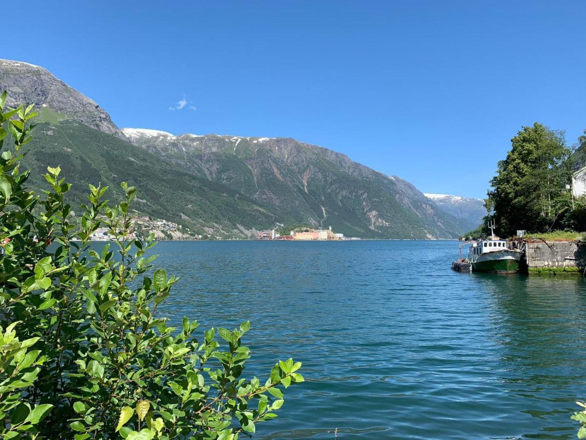 Trolltunga Fjordview Aparthotel Odda Kültér fotó