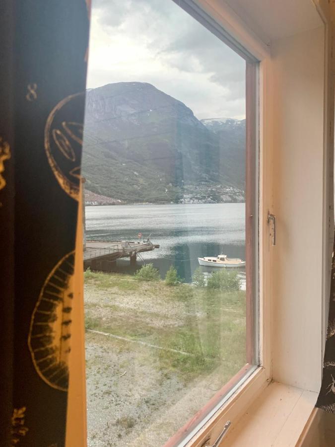 Trolltunga Fjordview Aparthotel Odda Kültér fotó